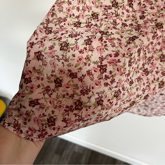 Torrid Crinkle Chiffon Flutter Sleeve Top - Picture 12 of 14